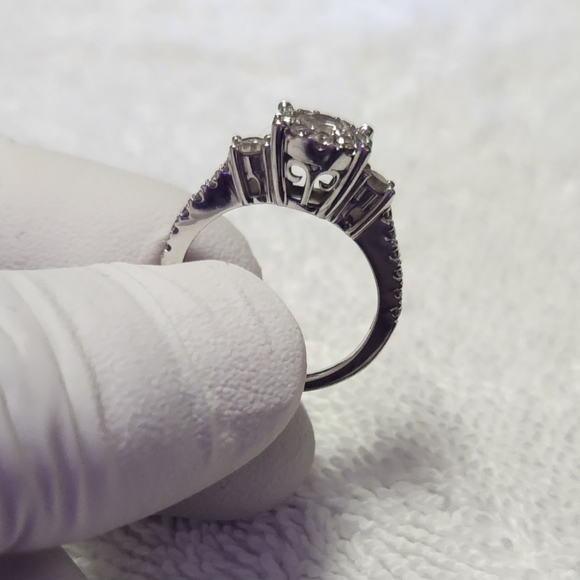 Diamond Ring - Picture 5 of 7